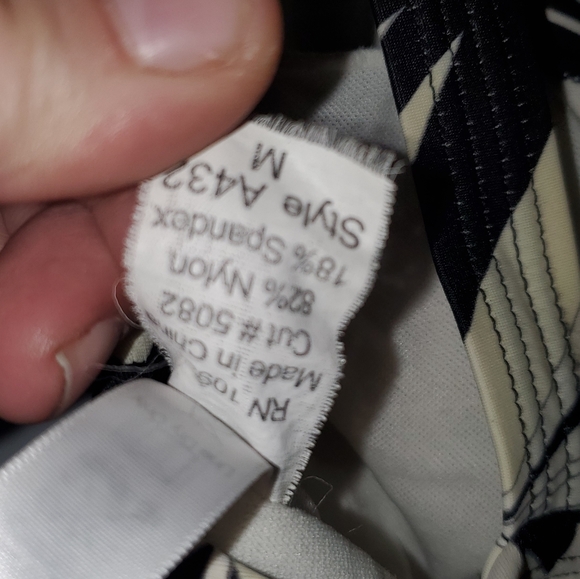 Sunsets Womens One Piece SwimSuit Medium - Picture 6 of 6